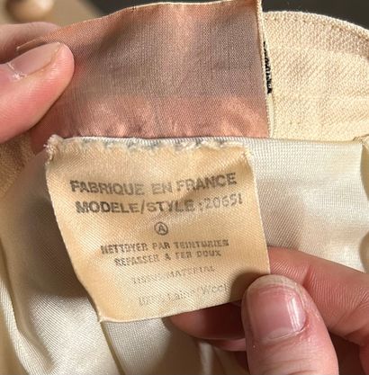 COURRÈGES Paris 
Tailleur en gabardine de...