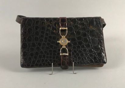 CÉLINE, circa 1970
Petit sac en croco marron,...