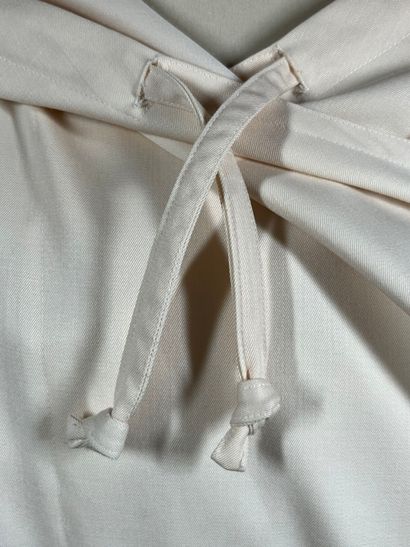 COURRÈGES 
Coupe-vent en sergé de laine couleur...