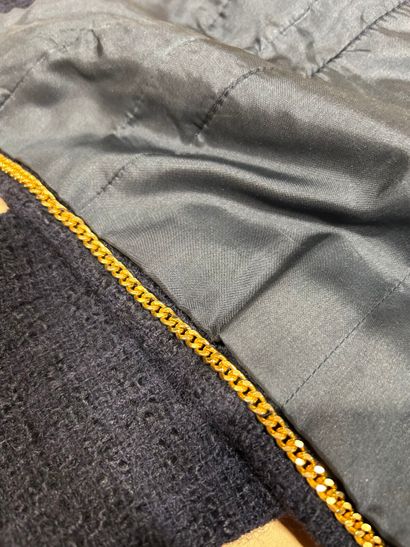 CHANEL Création 
Tailleur en tweed marine...