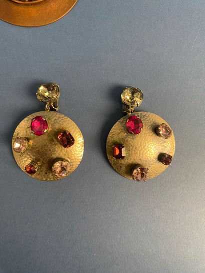 ANONYME 
Lot de trois paires de clips pendants...