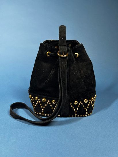 YVES SAINT LAURENT 
Petit sac sceau en daim...