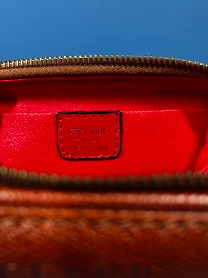 CÉLINE
Trousse en cuir grainé beige, pliable,...