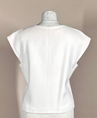 COURRÈGES Paris 
Réunion de deux gilets sans...