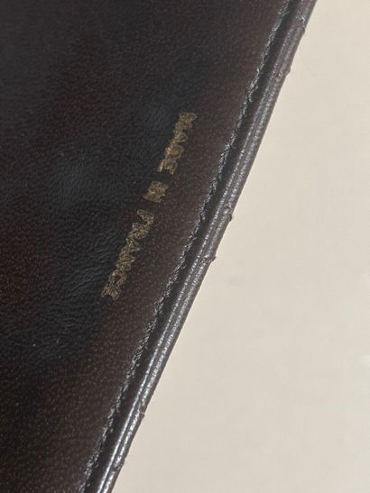 CHANEL 
Petit sac haut en cuir matelassé...