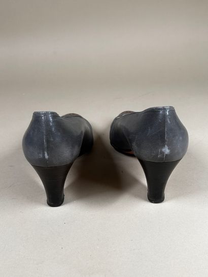 CHANEL 
Réunion de deux paires d'escarpins,...