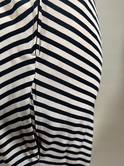 RENATA, Diffusion Michel Comte 
Robe mi-longue...
