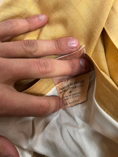COURRÈGES Paris 
Tailleur en viscose sable...