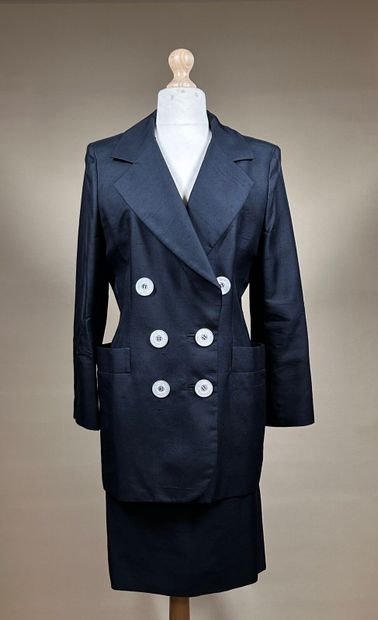 CHRISTIAN DIOR Boutique, n° 62987 et 31496
Ensemble...