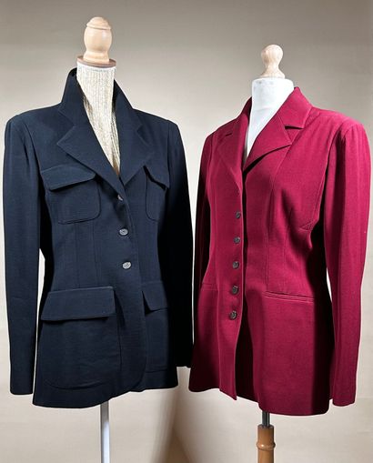 LAGERFELD 
Lot de deux vestes en gabardine...