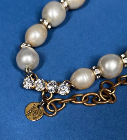 CHANEL, 1982. 
Necklace with a double strand...