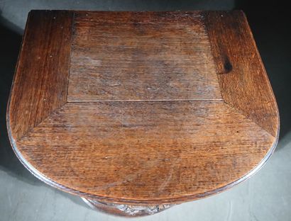 Small tabernacle sideboard with one door...