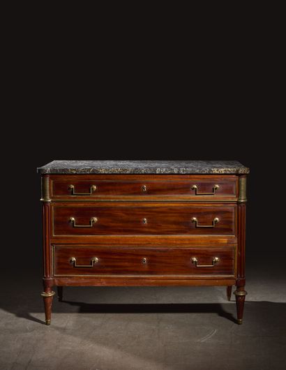 Chest of drawers in mahogany and brass rods,...