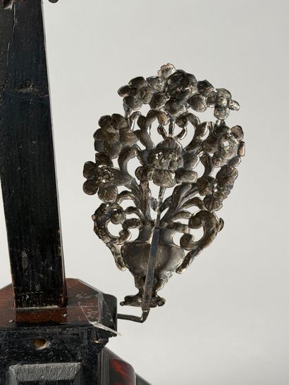 19th century French school
Altar cross
Gilded...