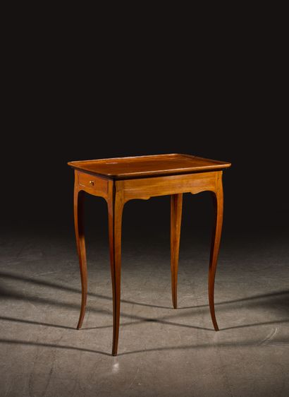 Solid mahogany cabaret table, opening to...