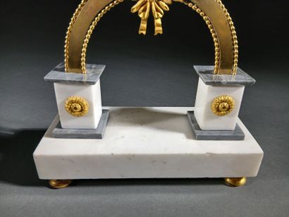 Skeleton lyre clock in gilded bronze and...