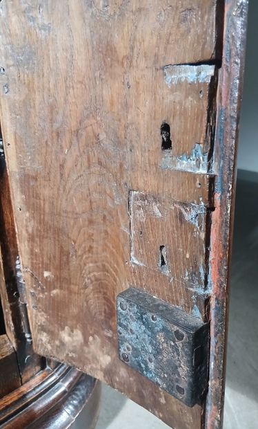 Small tabernacle sideboard with one door...