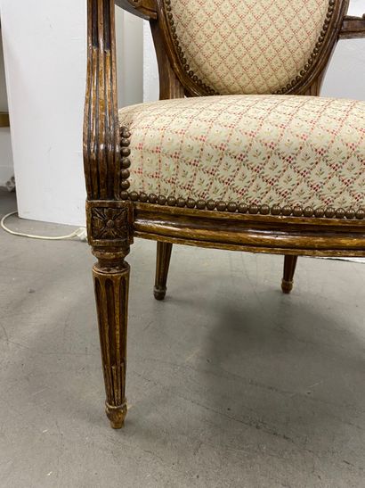 Medallion-back armchair in molded natural...