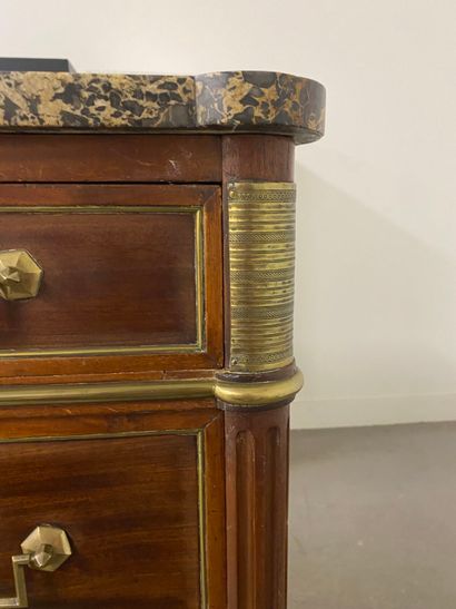 Chest of drawers in mahogany and brass rods,...