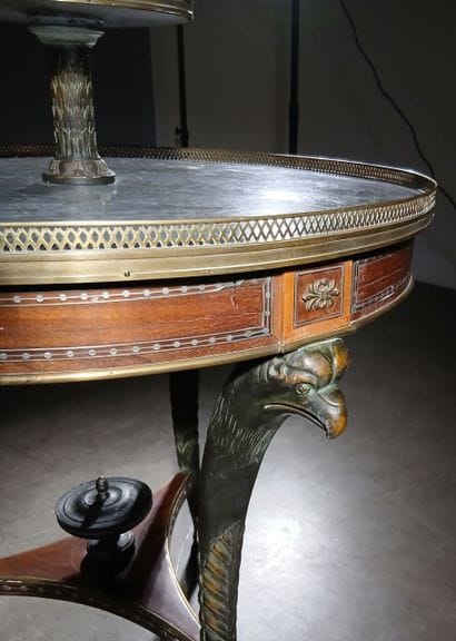 Circular tea table in mahogany, pewter inlay...
