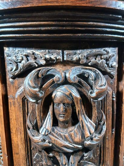Small tabernacle sideboard with one door...