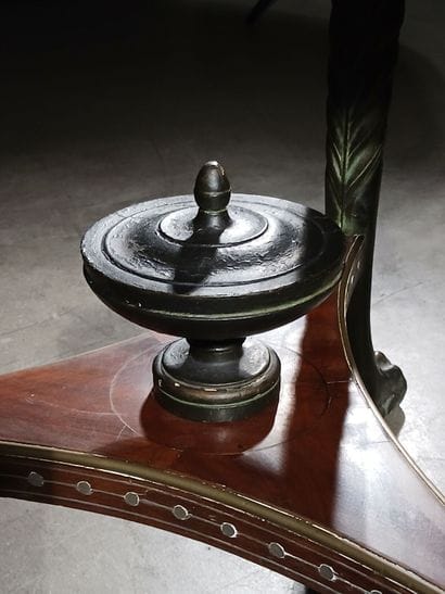 Circular tea table in mahogany, pewter inlay...