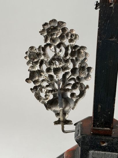 19th century French school
Altar cross
Gilded...