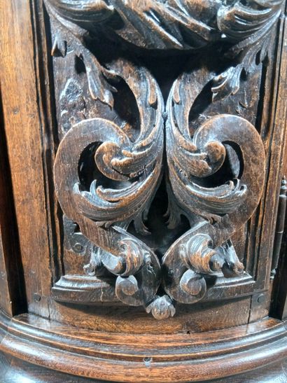 Small tabernacle sideboard with one door...