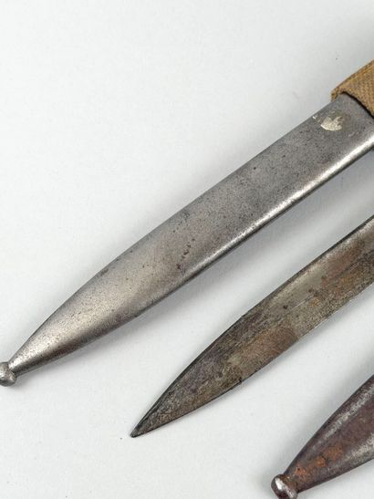 ALLEMAGNE 
Deux baïonnettes 1884-98, 3e type...
