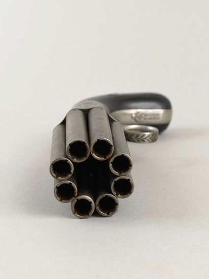 Important revolver poivrière Mariette, 8...