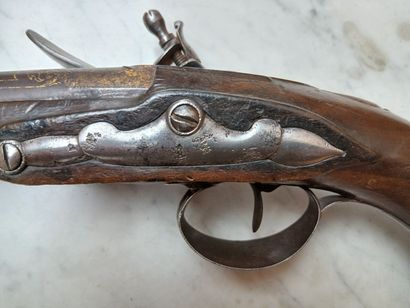 Pistolet à silex d'officier. 
Canon rond,...