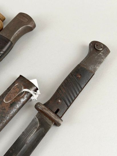 ALLEMAGNE 
Deux baïonnettes 1884-98, 3e type...