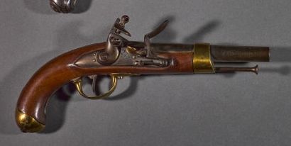 Pistolet à silex modèle an XIII. 
Canon rond,...