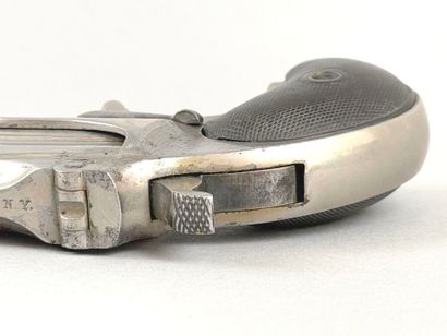 Pistolet Derringer Over Under, deux coups...