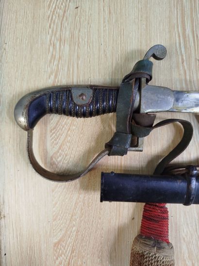 Sabre d'officier allemand 
Poignée vernie...