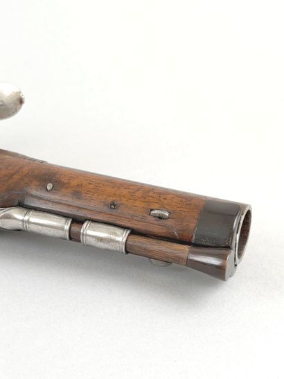 Pistolet à silex d'officier 
Canon rond,...