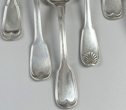 Réunion de couverts dépareillés en argent...
