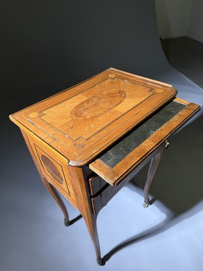 Writing desk in cherry wood with walnut burl...