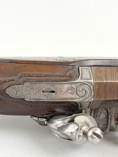 Pistolet à silex d'officier 
Canon rond,...