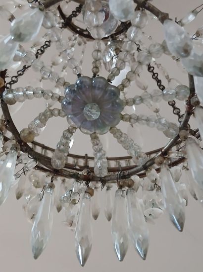 Lustre montgolfière en métal à décor de pampilles...