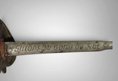 Épée de garde du corps du Roi. 
Fusée entièrement...