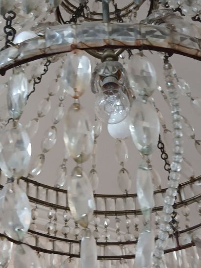 Lustre montgolfière en métal à décor de pampilles...