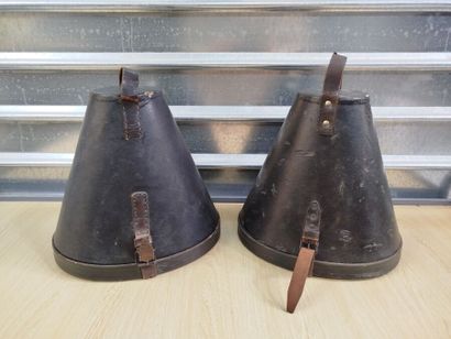 Deux boîtes de transport pour casque à pointe...