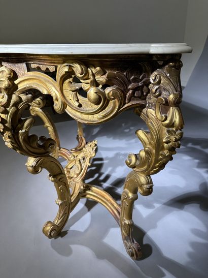 Carved and gilded wooden console table, resting...