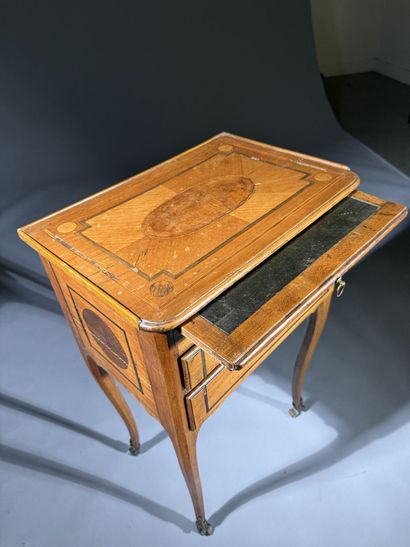 Writing desk in cherry wood with walnut burl...