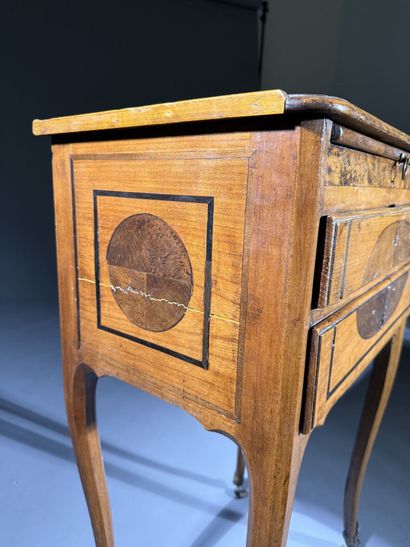 Writing desk in cherry wood with walnut burl...