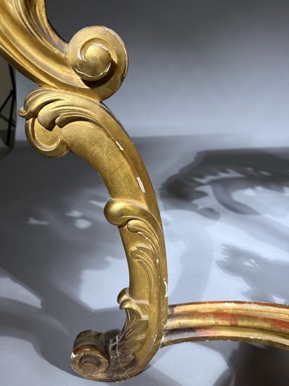 Carved and gilded wooden console table, resting...