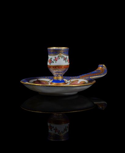 SÈVRES
Soft-paste porcelain hand-held candlestick...