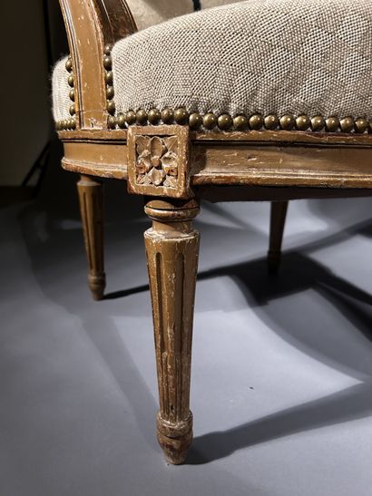 Paire de fauteuils à dossier médaillon en...