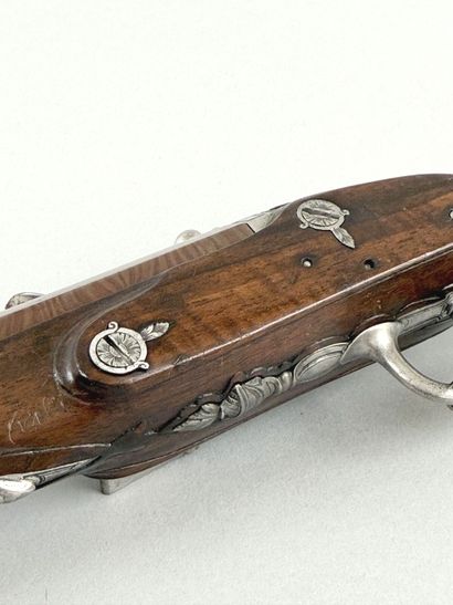 Pistolet à silex d'officier 
Canon rond,...